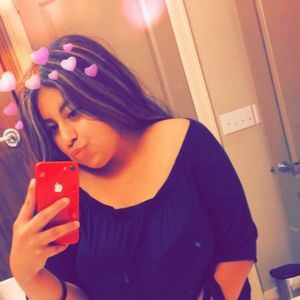 Meet your Posher, Estefani